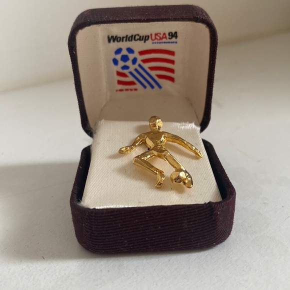 27:07 - Vintage FIFA World Cup USA 1994 Pin